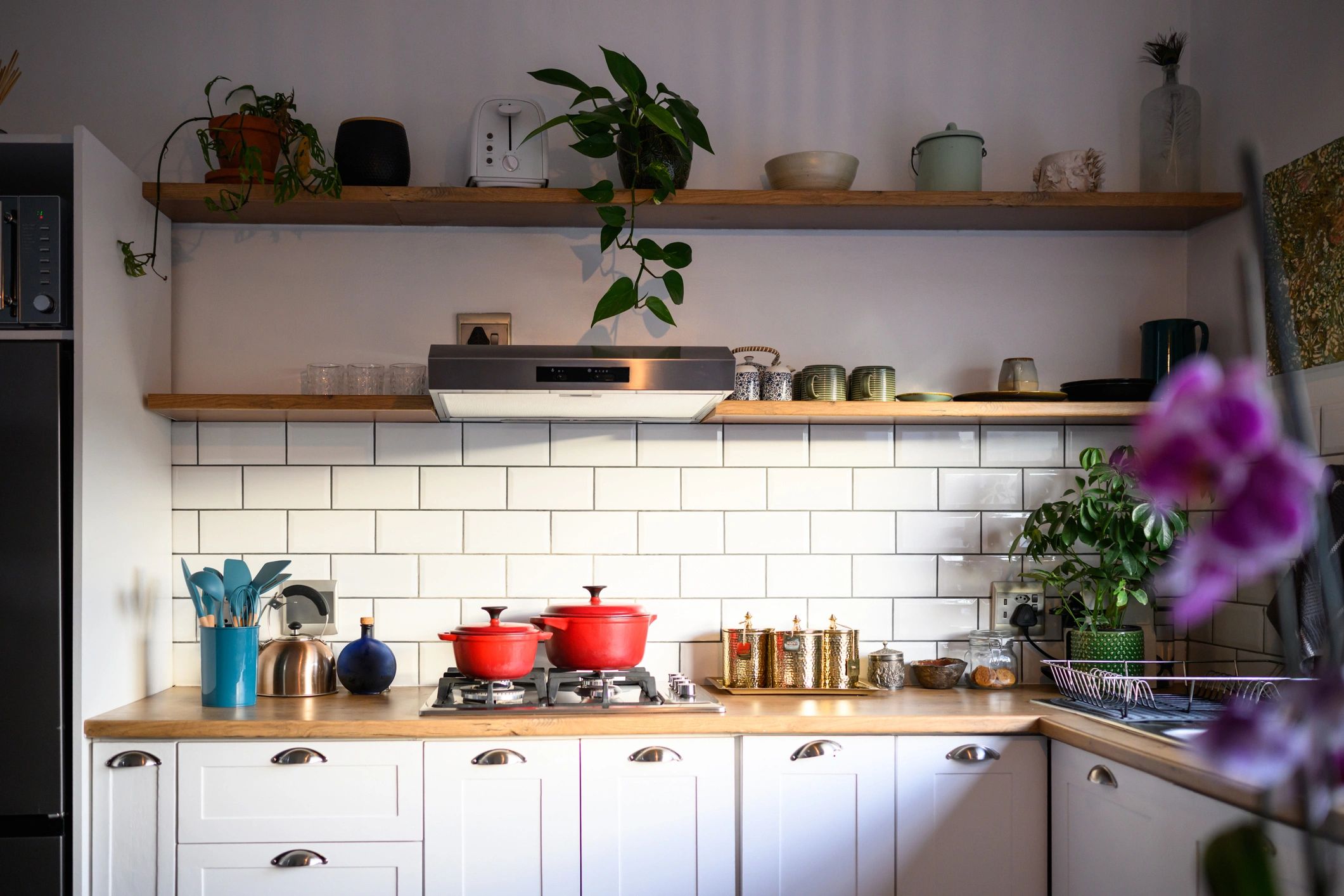 Modern kitchen representing kitchen remodeling services
